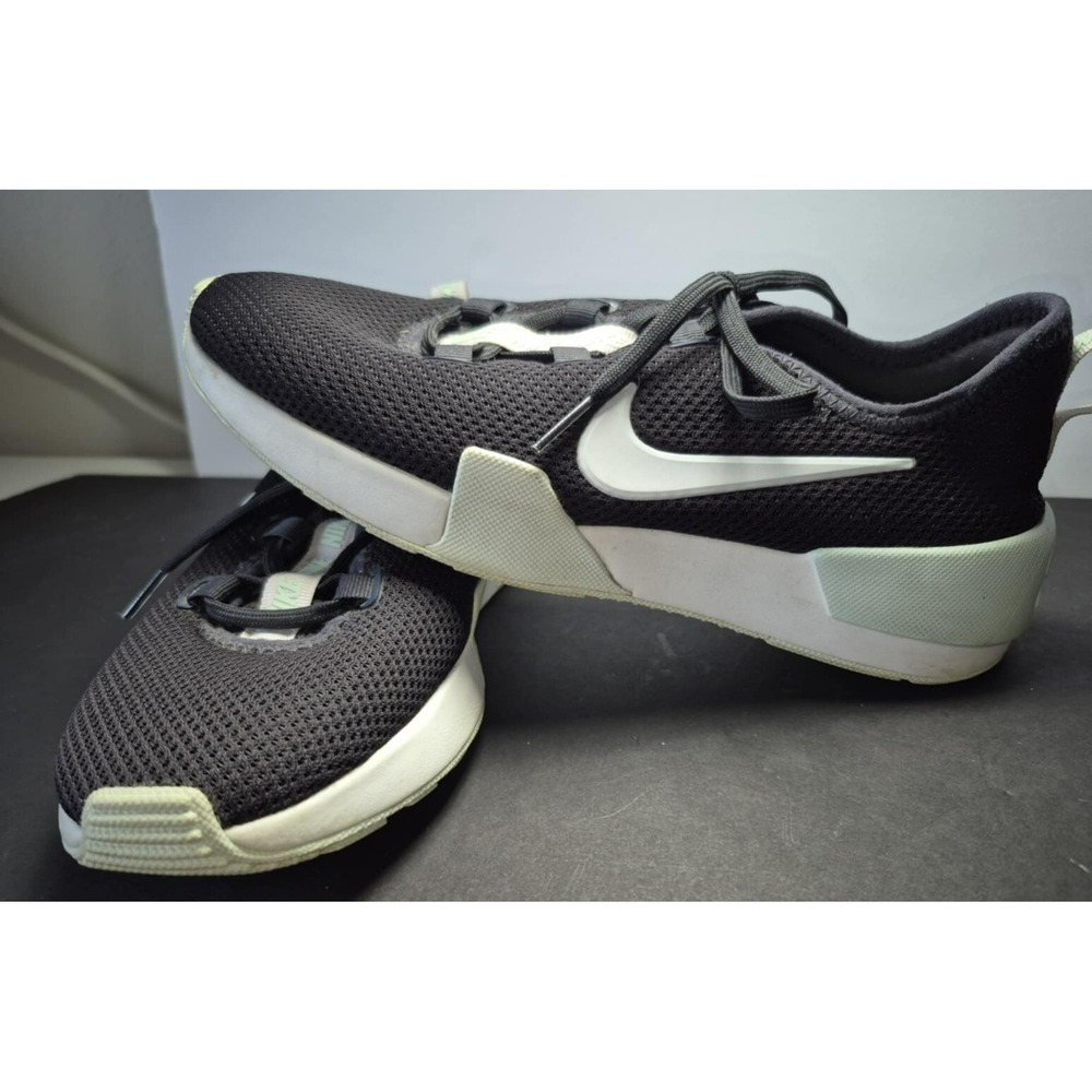Nike women's tennis shoe navy with seafoam green swoosh logo sz 7.5 lightweight
